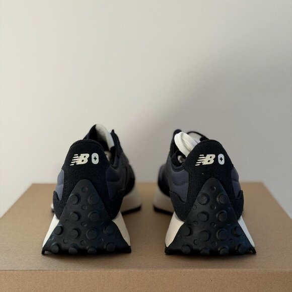 Figs New Balance 327 in Black, Size 8 - Picture 6 of 11